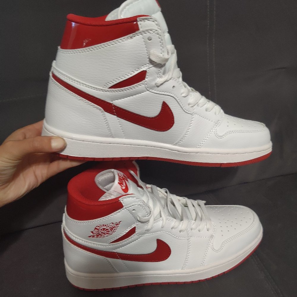 Jordan 1 mid shoe